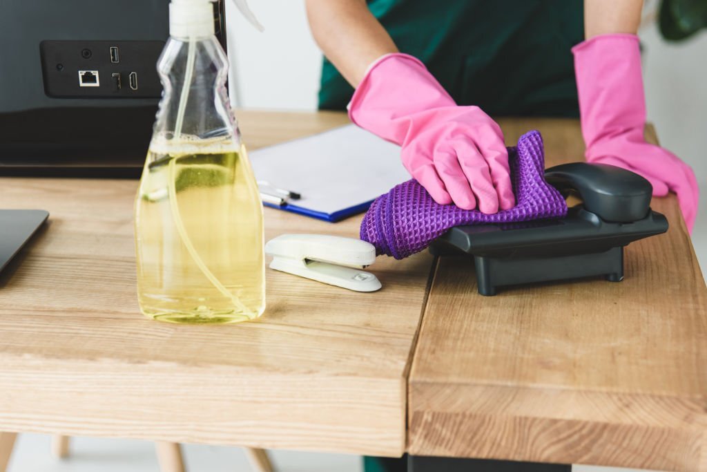 What are the benefits of commercial cleaning services?